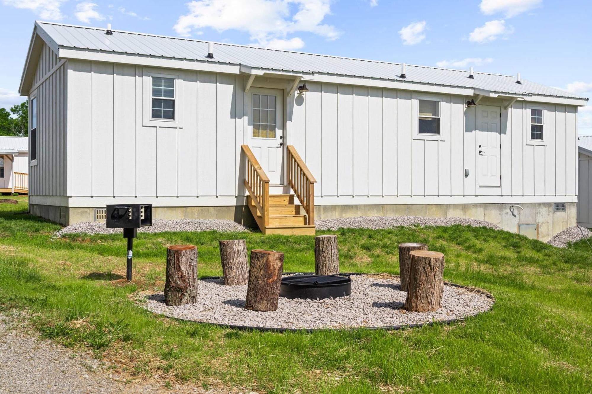 The Lodges At Eden Reserve - Cabins Near Ark Williamstown Exteriör bild